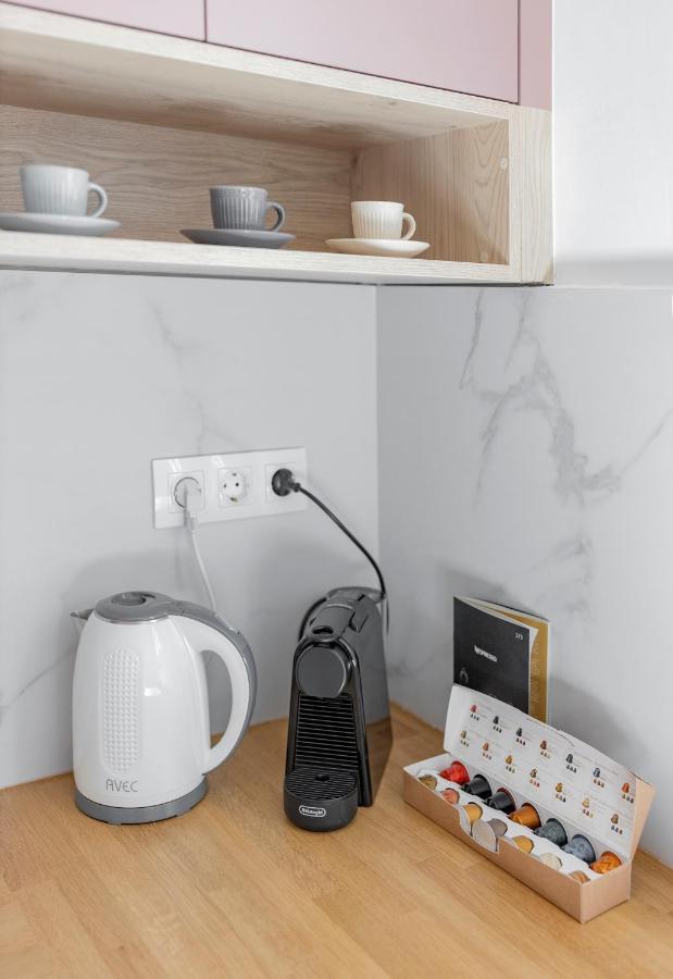 Honeybee Apartment Атина Екстериор снимка