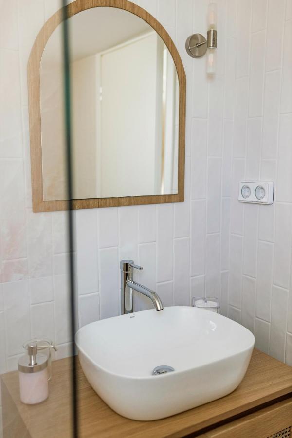 Honeybee Apartment Атина Екстериор снимка