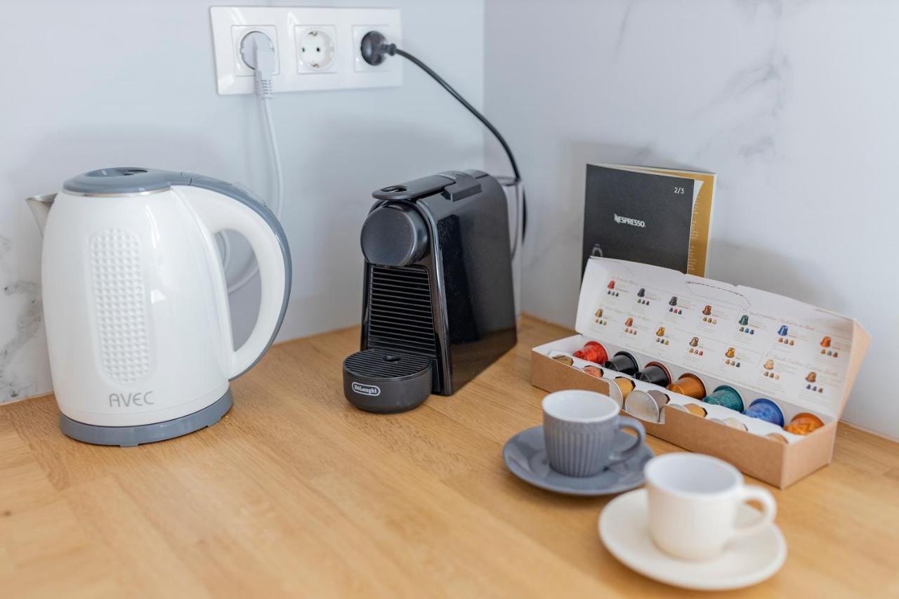 Honeybee Apartment Атина Екстериор снимка